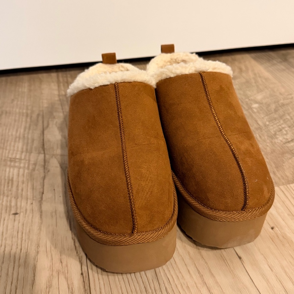 Old Navy Chestnut Brown Suede Shearling Clog